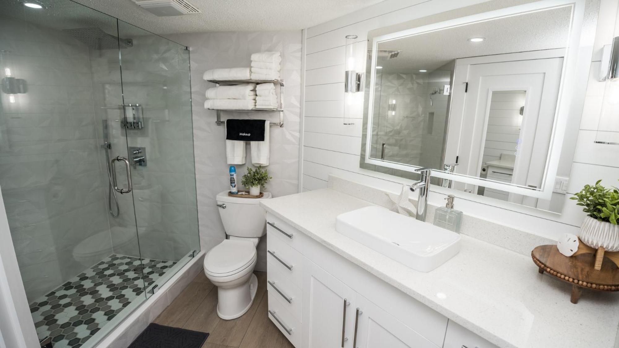New Rental - 3Br 3Ba Corner Beachfront - 2024 Remodel - 3 Pools, Tiki Hut, Gym, Tennis Panama City Beach Esterno foto