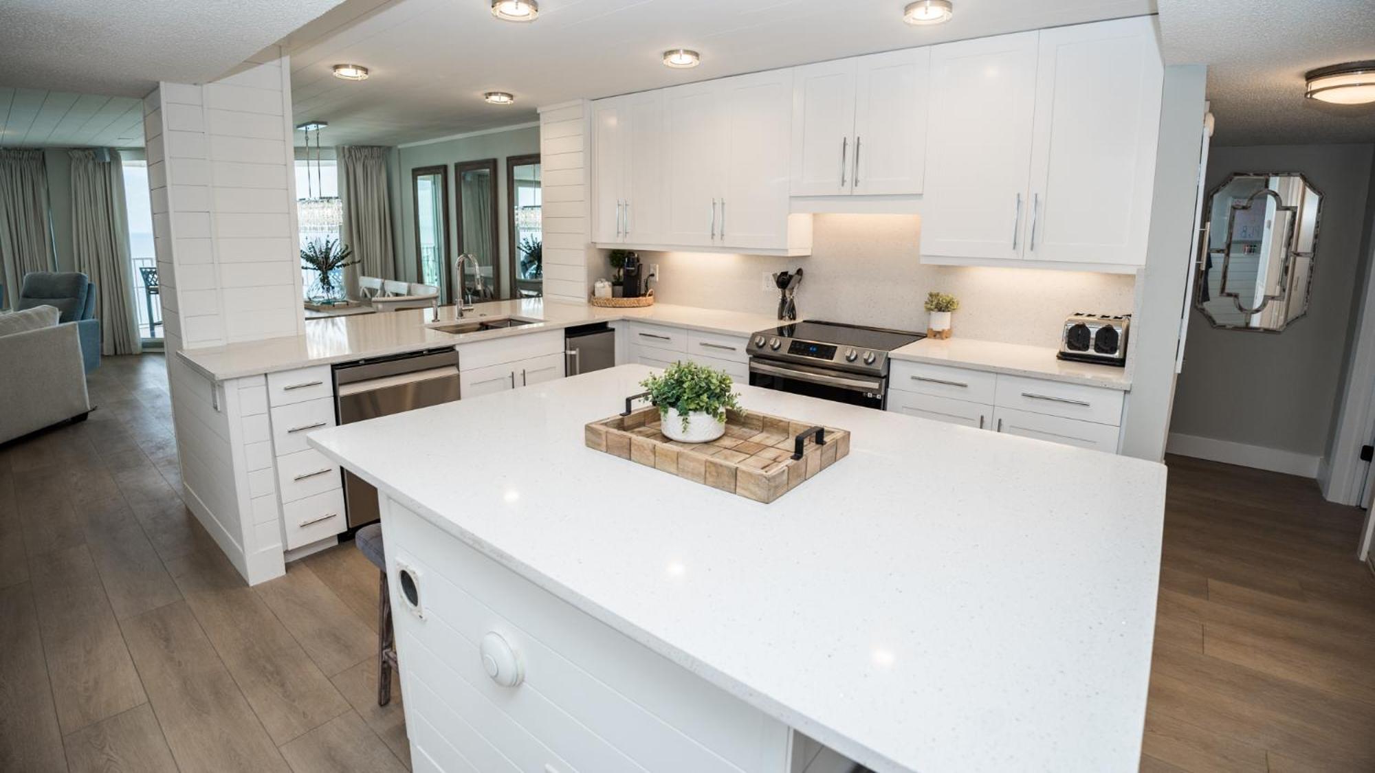 New Rental - 3Br 3Ba Corner Beachfront - 2024 Remodel - 3 Pools, Tiki Hut, Gym, Tennis Panama City Beach Esterno foto