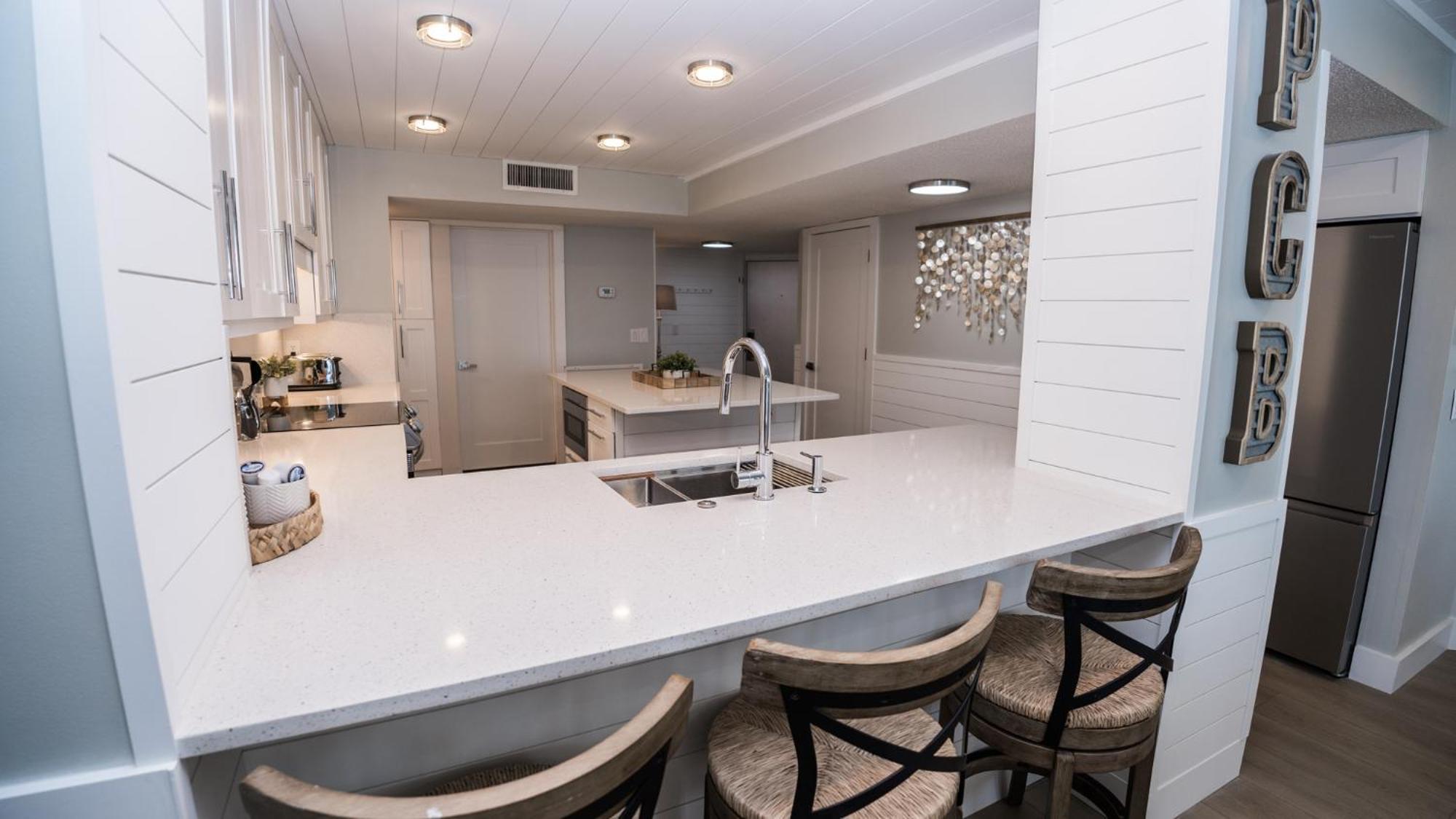 New Rental - 3Br 3Ba Corner Beachfront - 2024 Remodel - 3 Pools, Tiki Hut, Gym, Tennis Panama City Beach Esterno foto