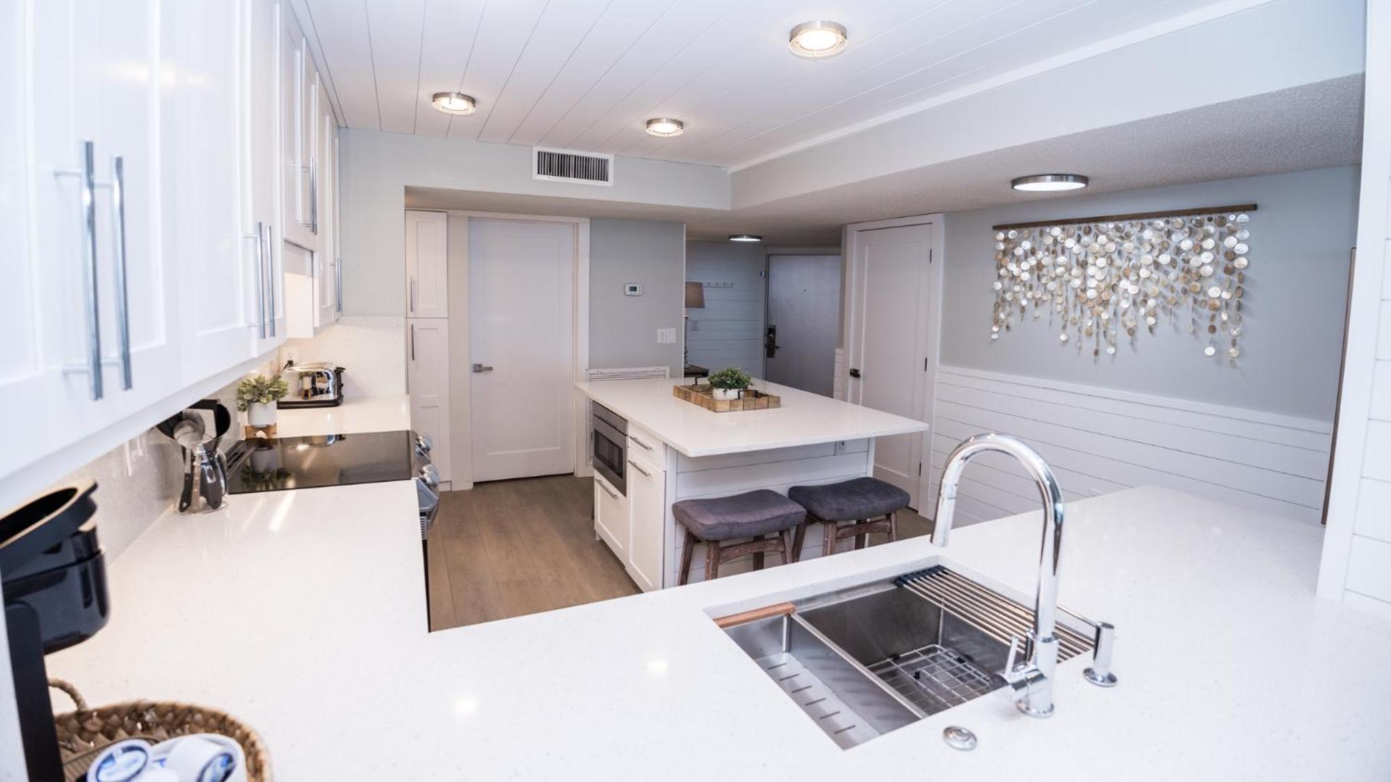 New Rental - 3Br 3Ba Corner Beachfront - 2024 Remodel - 3 Pools, Tiki Hut, Gym, Tennis Panama City Beach Esterno foto